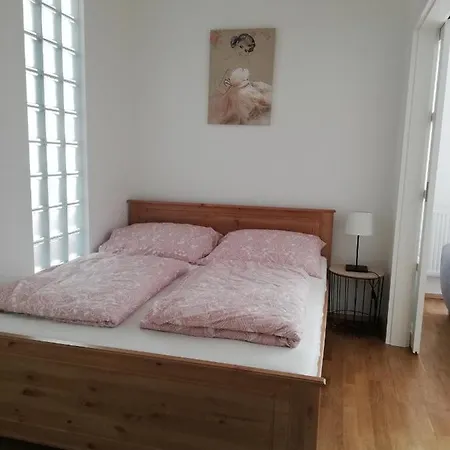 Gold 2 Apartment *