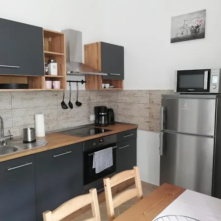 Apartment Gold 2